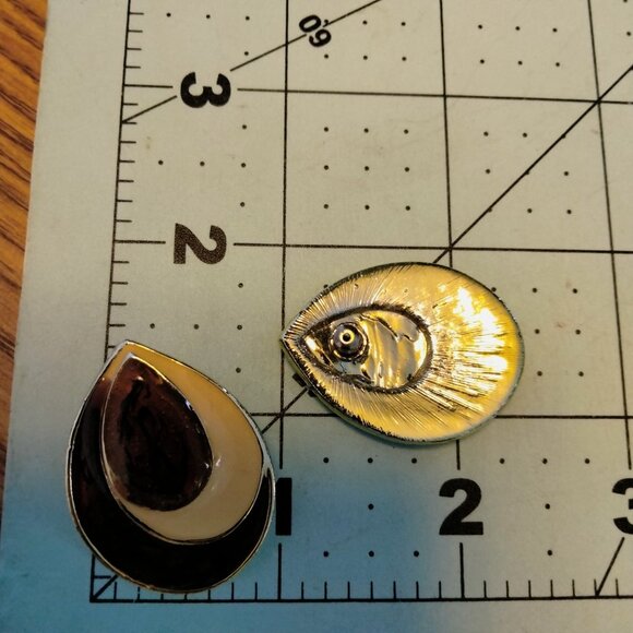 Vintage Teardrop Pierced Post Earrings Gold Brown Beige - Picture 4 of 6